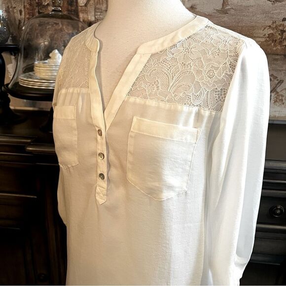 EXPRESS Blouse White Lace Front & Back Yoke size Small Petite - Picture 1 of 6